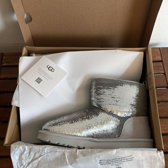UGG Classic Mini Mirror Ball Boots Silver USA Women 7/UK 5/EU 38 - Picture 12 of 13